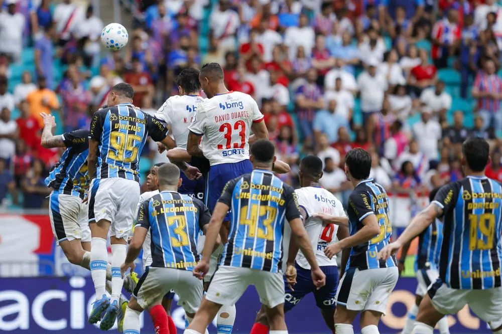 Bahia empata com Grêmio na Fonte, com vais e protestos