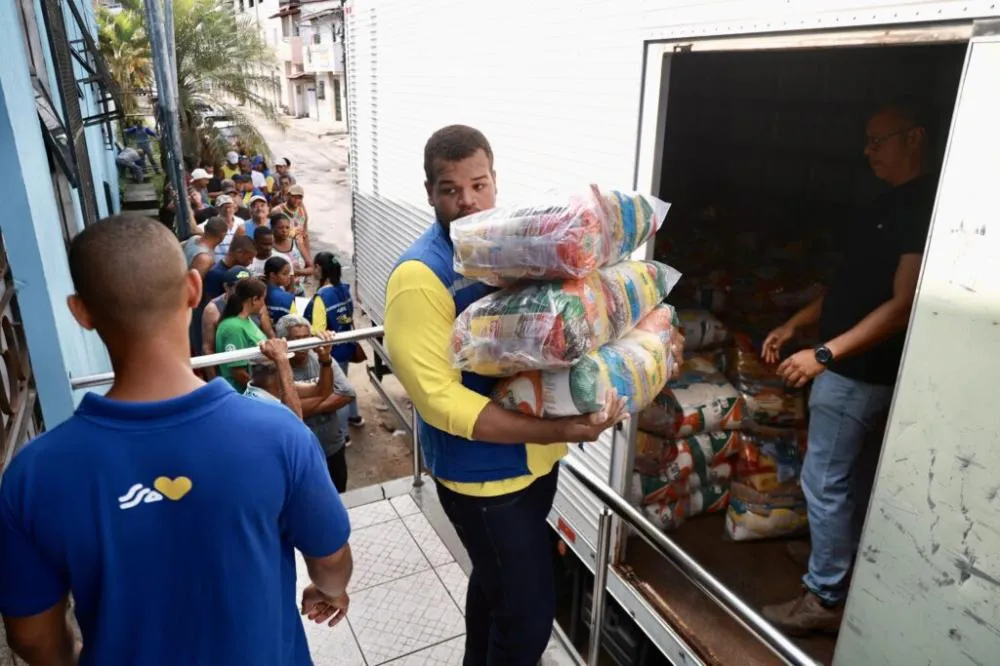 Ação da Prefeitura de Salvador leva apoio emergencial a pescadores e marisqueiros de São Tomé de Paripe