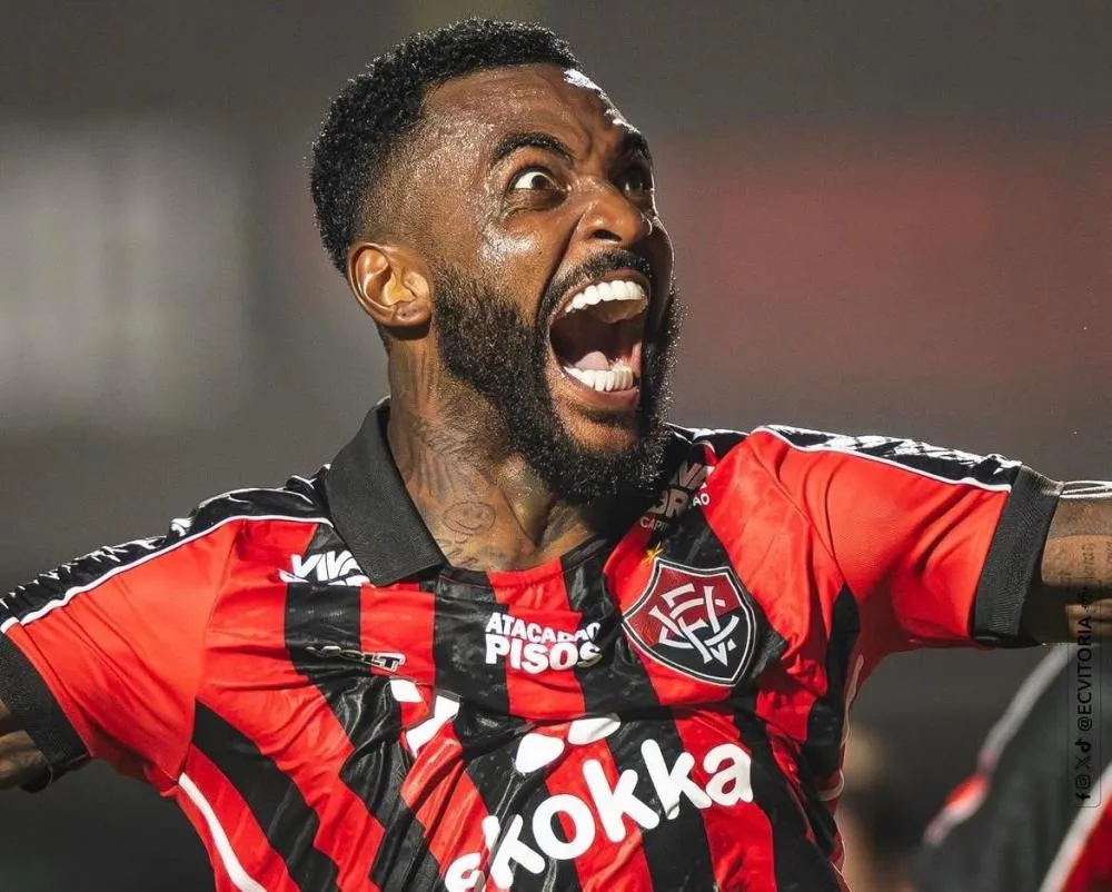 Vitória derrota o São Paulo e a torcida canta olé