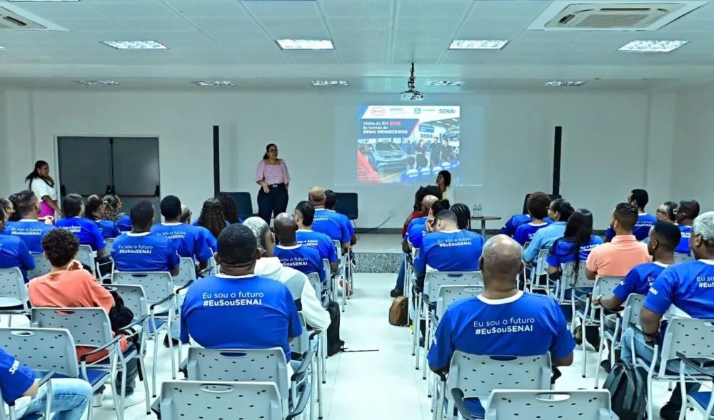 Estudantes do Treinar para Empregar recebem visita do RH da BYD e garantem chance de contratação