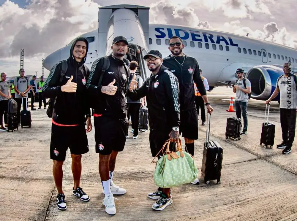 Vitória e Athletico-PR duelam neste domingo (26), na Arena da Baixada 